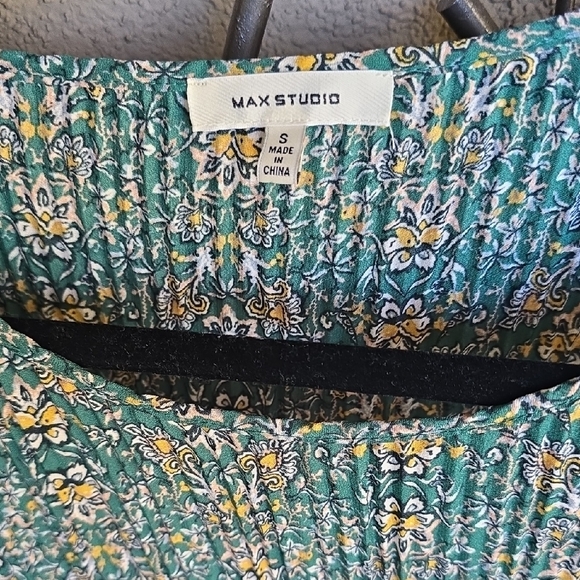 Max Studio Green Floral Blouse - Picture 6 of 9